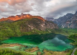 Góry, Jezioro Almsee, Las, Drzewa, Chmury, Austria