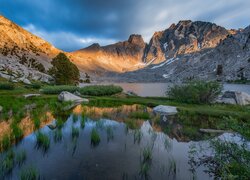 Góry, Jezioro, Dragon Lake, Trawa, Kalifornia, Stany Zjednoczone