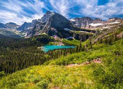 Góry i jezioro Grinnell w Parku Narodowym Glacier