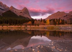 Kanada, Alberta, Canmore, Góry, Jezioro, Quarry Lake, Drzewa, Liście, Jesień