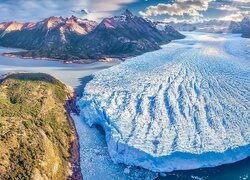 Góry i lodowiec Perito Moreno w Argentynie