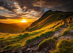 Szkocja, Ben Vorlich, Góry, Wzgórza, Trawa, Chmury, Zachód słońca