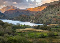 Jezioro, Llyn Gwynant, Park Narodowy Snowdonia, Góry Kambryjskie, Walia