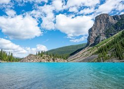 Park Narodowy Banff, Góry, Jezioro Moraine, Drzewa, Chmury, Prowincja Alberta, Kanada