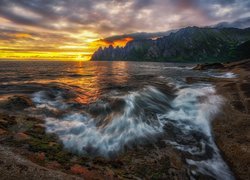Góry, Morze, Zachód słońca, Tungeneset, Wyspa Senja, Norwegia
