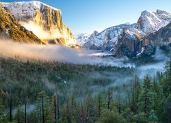 Stany Zjednoczone, Stan Kalifornia, Park Narodowy Yosemite, Góry Sierra Nevada, Mgła, Chmury