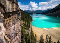 Kanada, Alberta, Góry Skaliste, Jezioro, Louise Lake, Drzewa, Skały, Człowiek, Park Narodowy Banff
