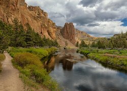 Góry Smith Rock nad rzeką Crooked w stanie Oregon