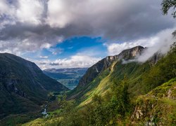 Norwegia, Park Narodowy Folgefonna, Góry, Dolina, Chmury, Drzewa, Roślinność