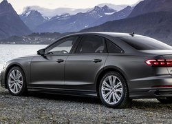 Grafitowe Audi A8 S