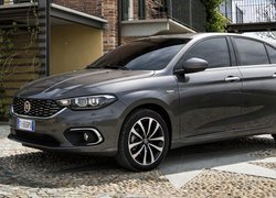 Grafitowy Fiat Tipo