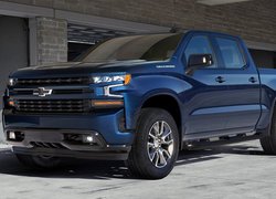 Granatowy Chevrolet Silverado RST