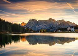 Góry, Dolomity, Jezioro, Misurina Lake, Grand Hotel Misurina, Domy, Cortina dAmpezzo, Region Cadore, Włochy