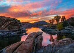 Góry, Granitowe, Skały, Granite Dells, Rzeka, Drzewa, Zachód słońca, Prescott, Arizona, Stany Zjednoczone