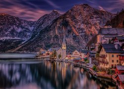 Austria, Hallstatt, Góry, Alpy Salzburskie, Jezioro Hallstattersee, Domy, Kościół, Poranek