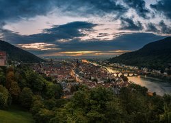 Niemcy, Heidelberg, Góry, Rzeka Neckar, Most, Wzgórze, Ruiny, Zamku, Drzewa, Domy, Chmury