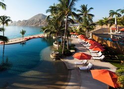 Morze, Ocean Spokojny, Góry, Basen Palmy, Leżaki, Parasolki, Wakacje, Hotel, Hacienda Beach Club Residences, Cabo San Lucas, Meksyk