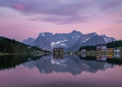 Hotele nad jeziorem Misurina we włoskich Dolomitach