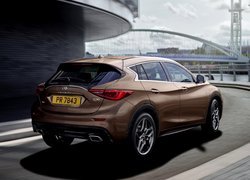 Infiniti Q30 na drodze