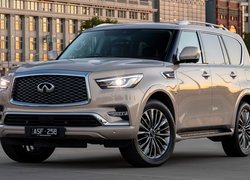 Infiniti QX80 przodem