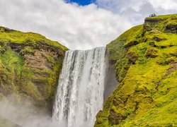 Islandzki wodospad Skogafoss