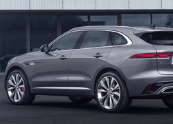 Jaguar F-Pace R-Dynamic bok i tył