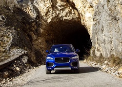 Jaguar F-Pace S rocznik 2017 barwy Caesium Blue