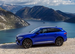 Jaguar F-Pace S rocznik 2017 w kolorze Caesium Blue