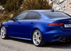 Jaguar XE tyłem