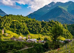 Gruzja, Swanetia, Ushguli, Góry, Domy, Lasy, Drzewa