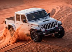 Jeep Gladiator Sand Runner