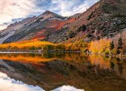 Stany Zjednoczone, Kalifornia, Eastern Sierra, Góry, Drzewa, Wschód słońca, Chmury, Jezioro, North Lake, Jesień