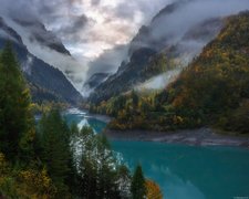 Szwajcaria, Góry, Alpy Szwajcarskie, Mgła, Rzeka, Drzewa, Jesień