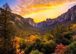 Wschód słońca, Jesień, Drzewa, Krzewy, Góry, Dolina, Yosemite Valley, Park Narodowy Yosemite, Kalifornia, Stany Zjednoczone