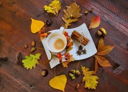 Jesienna kompozycja z kubkiem kawy
