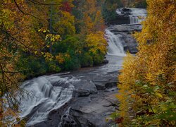 Jesień, Żółte, Drzewa, Skały, Wodospad, Triple Falls, Rzeka, Little River, Las, DuPont State Forest, Karolina Północna, Stany Zjednoczone