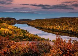 Jezioro, Lake of the Clouds, Góry, Porcupine Mountains, Promienie słońca, Jesień, Lasy, Michigan, Stany Zjednoczone