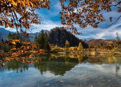 Jezioro Almsee, Jesień, Drzewa, Góry Totes Gebirge, Wzgórza, Austria