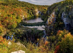 Góry, Skały, Jezioro, Drzewa, Wodospad, Park Narodowy Jezior Plitwickich, Chorwacja