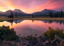 Góry Kaskadowe, Las, Drzewa, Wschód słońca, Jezioro, Sparks Lake, Odbicie, Hrabstwo Deschutes, Oregon, Stany Zjednoczone