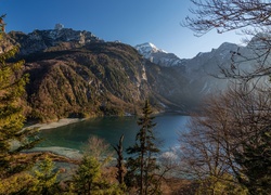 Jezioro Almsee w dolinie Almtal w Austrii