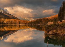 Jesień, Góry, Jezioro, Anterselva Lake, Antholzer See, Dolomity, Drzewa, Las, Dom, Hotel Seehaus, Włochy
