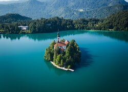 Jezioro Bled i kościół na wyspie Blejski Otok