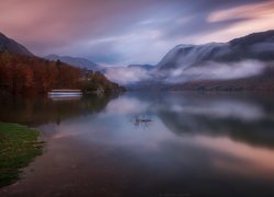 Jezioro Bohinjsko, Góry, Alpy Julijskie, Triglavski Park Narodowy, Bohinj, Słowenia