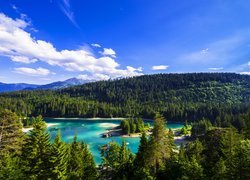Jezioro Caumasee, Lasy, Drzewa, Wzgórze, Chmury, Gmina Flims, Gryzonia, Szwajcaria
