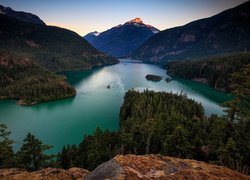 Jezioro Diablo Lake w Górach Kaskadowych