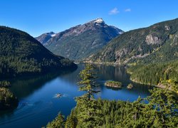 Stany Zjednoczone, Stan Waszyngton, Park Narodowy Północnych Gór Kaskadowych, Góry, Jezioro Diablo Lake, Drzewa