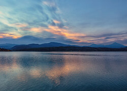 Jezioro, Dillon Lake, Góry, Drzewa, Chmury, Stan Kolorado, Stany Zjednoczone