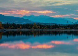 Jezioro, Dillon Lake, Góry, Drzewa, Chmury, Odbicie, Kolorado, Stany Zjednoczone