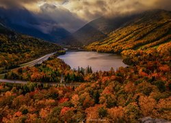 Jesień, Jezioro, Echo Lake, Góry Białe, White Mountains, Lasy, Drzewa, Droga, Stan New Hampshire, Stany Zjednoczone